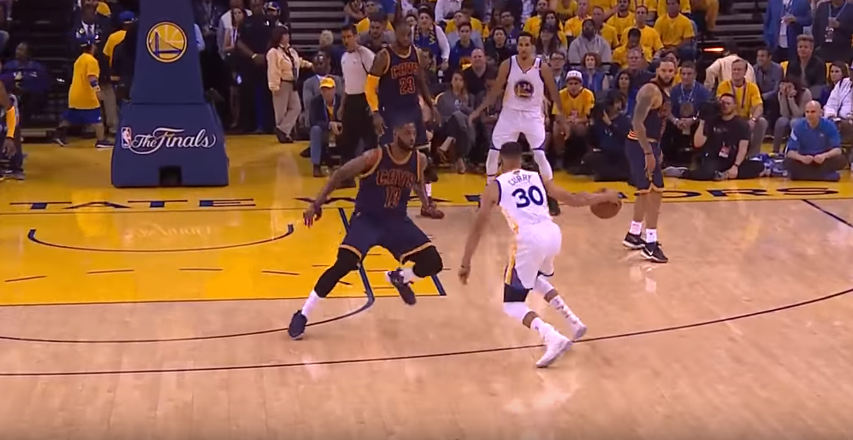 Stephen Curry, durante le NBA Finals 2017 (foto da: youtube.com)