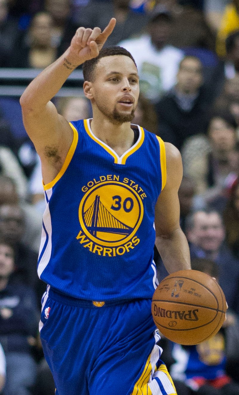800px-Stephen_Curry_dribbling_2016_(cropped)